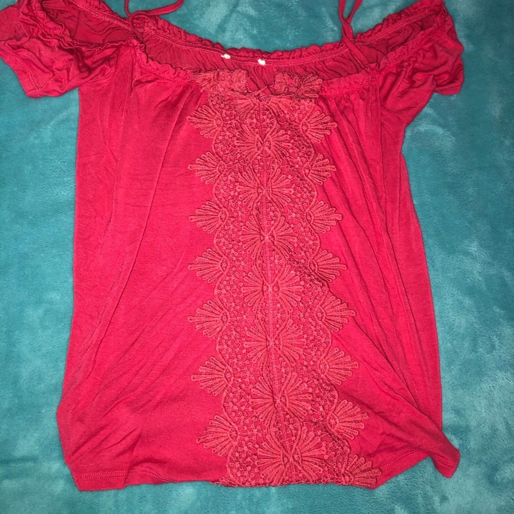 Off the shoulder pink detailed shirt